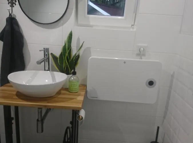 Lipowy Zakatek * אוסטראון